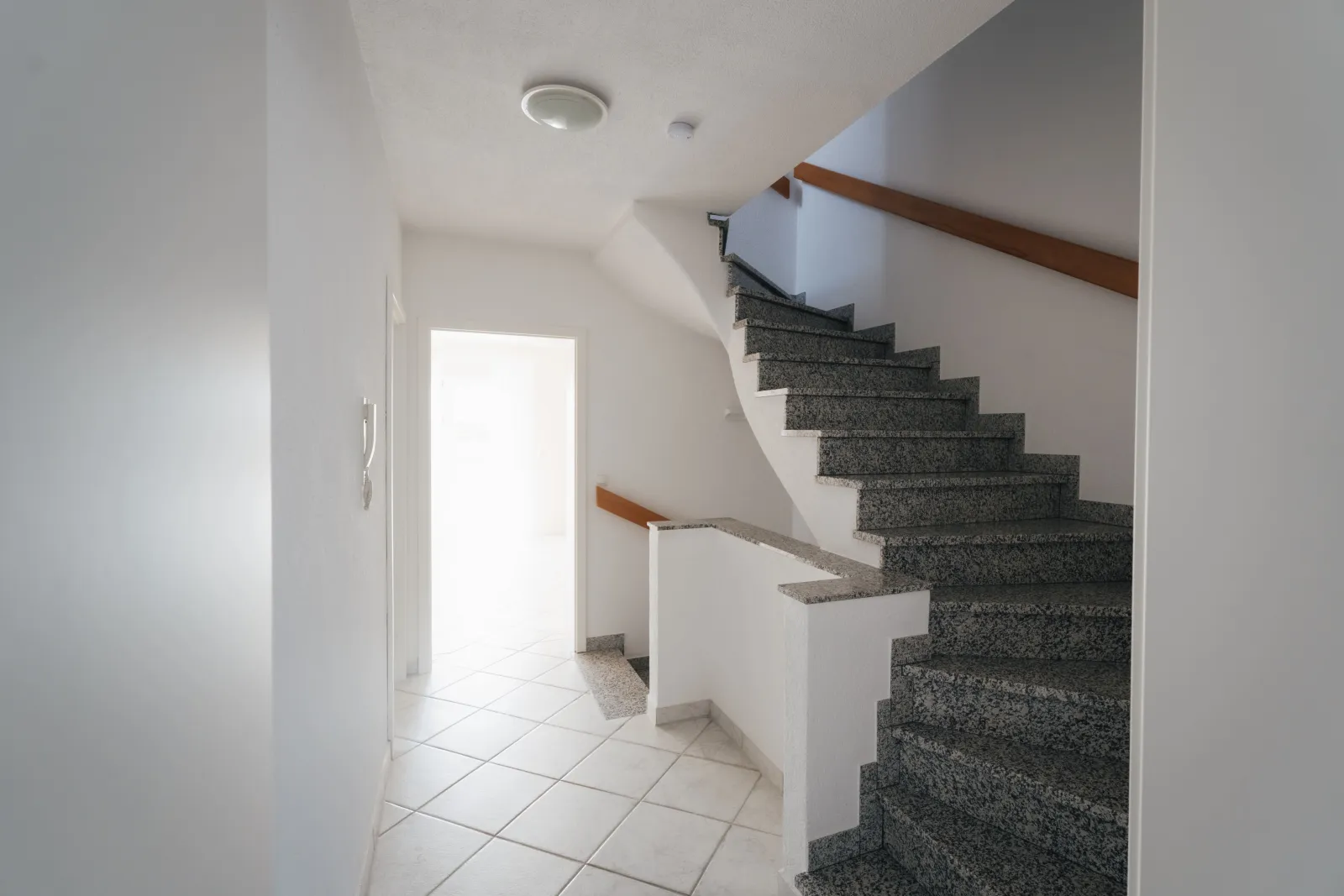 Flur mit Treppe